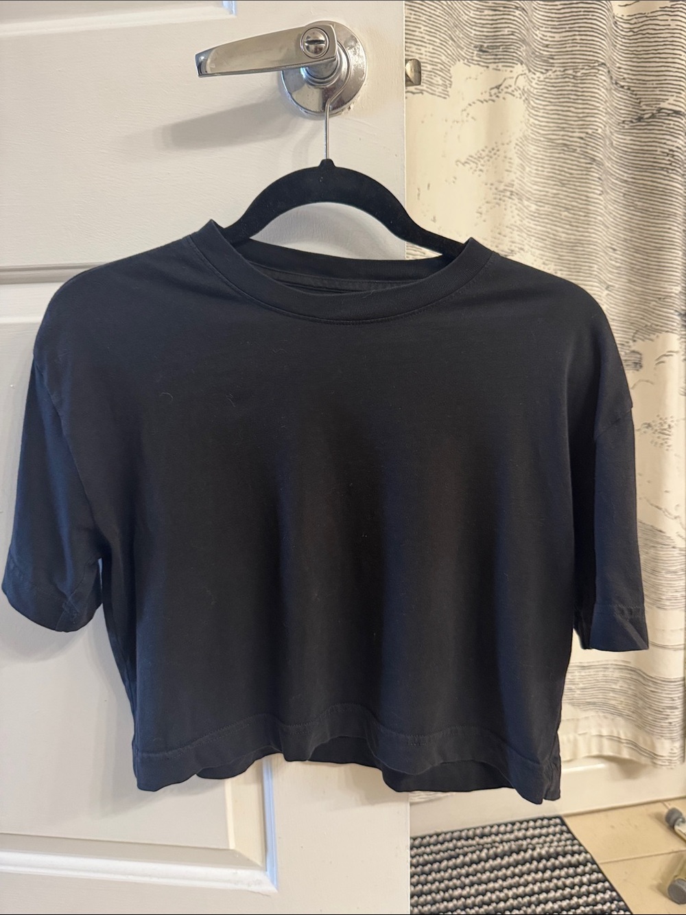 Everlane Black Cropped Tee - Minimal Crewneck
